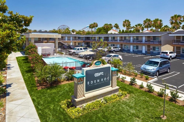 Eden Roc Inn & Suites near the Maingate image 5